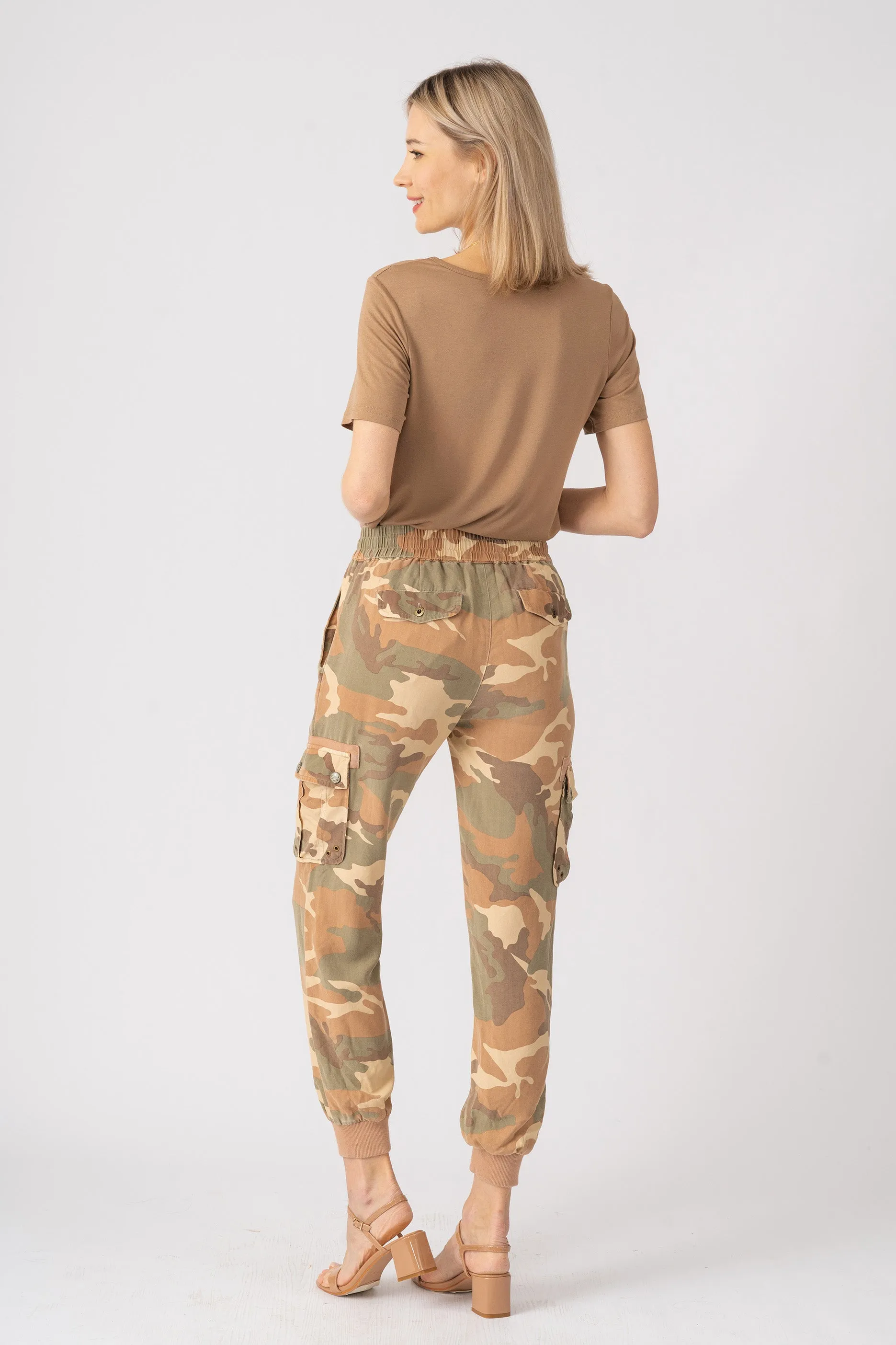 100% Silk jogger in Beige Camo