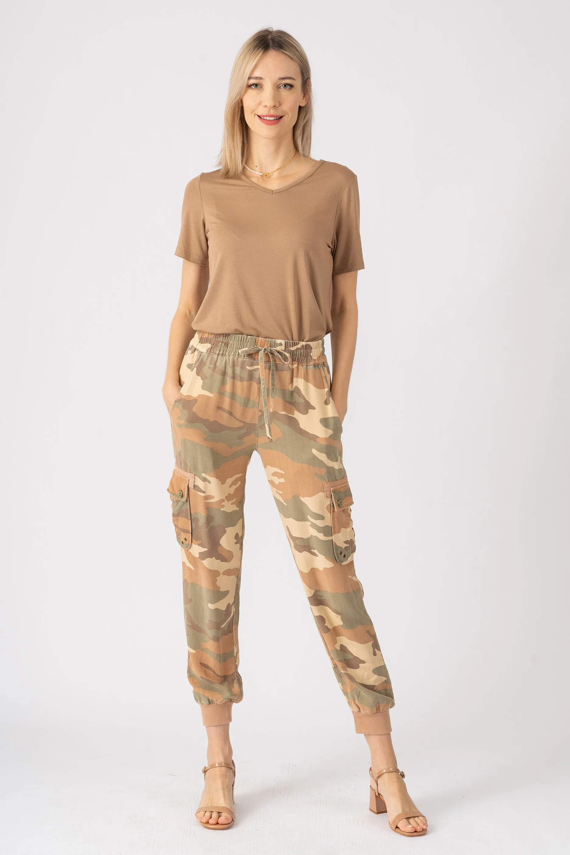 100% Silk jogger in Beige Camo