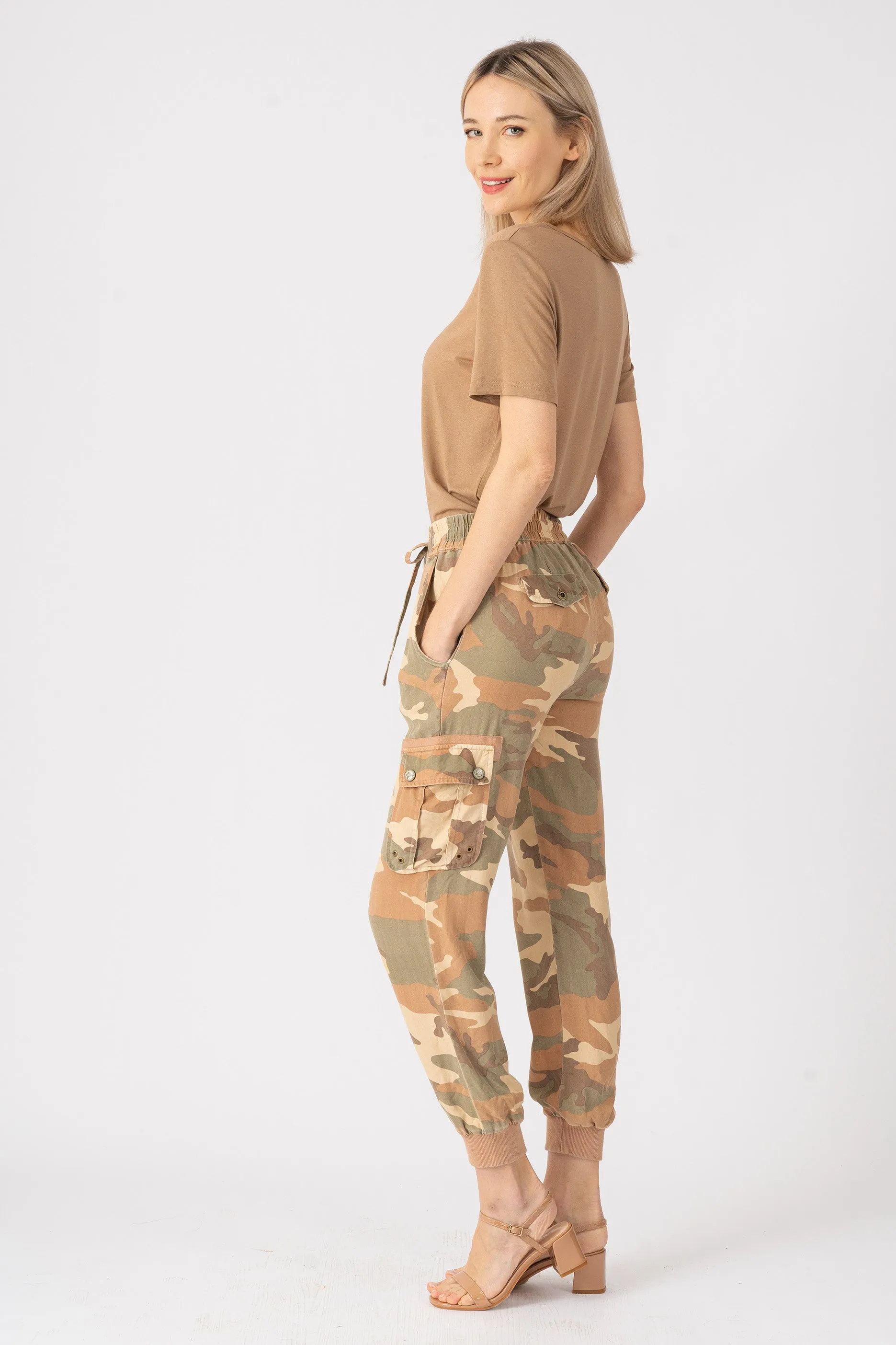 100% Silk jogger in Beige Camo